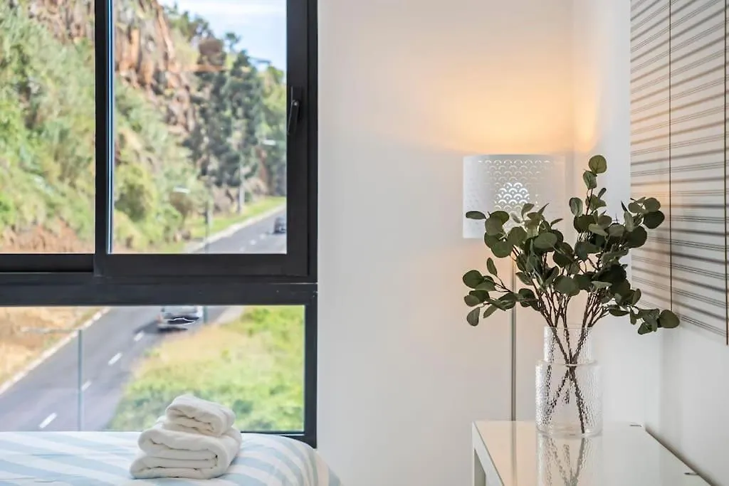 Central Location - With Pool Funchal  Appartamento Funchal (Madeira)
